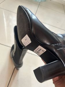 Chic Black Heeled Boots