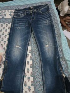 Stylish Blue Distressed Zipper Jeans