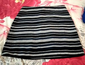 Chic Striped Mini Skirt with texture woven into th