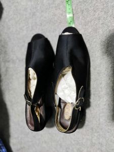 Chic Black Slingback Heels