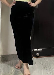 Very elegant skirt With A Slit