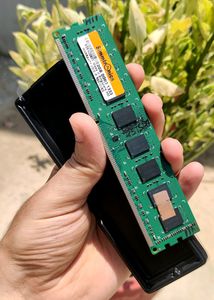 Simmtronics 2 GB DDR3 Ram 1333 Mhz(PC 10600)