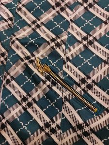 Stylish Plaid Zip-Up Jacket