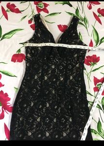 Sleek Lace Bodycon Dress