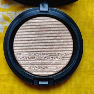 MAC Extra Dimension Skinfinish Highlighter