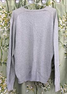 Benetton Men's Grey V-Neck Sweater