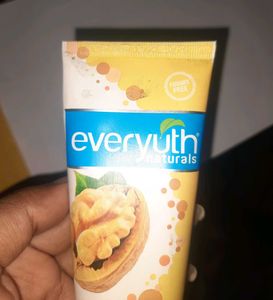 Everyuth Naturals Exfoliating Walnut Scrub