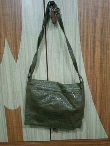 Stylish Green Croc Embossed Messenger Bag