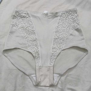 🪔 Elegant Lace Trim Briefs