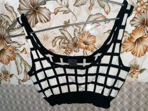 Chic Black &amp; White Checkered Crop Top