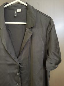 H&amp;M Satin Collared Shirt