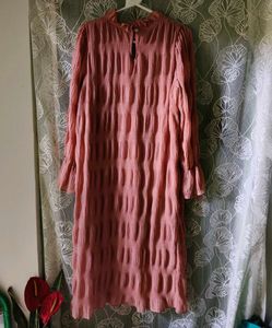 Chic Textured Pink Midi Dress