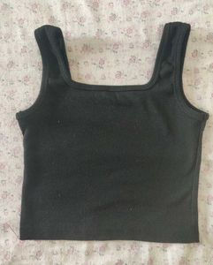 black sleeveless crop top