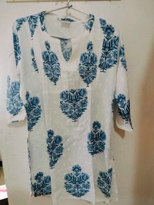 White &amp; Blue Floral Print Kurta