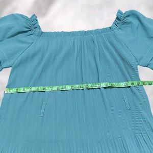 Chic Teal Top with Puffed Sleeves