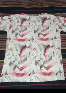 Stylish Beige Trousers winth t-shirts