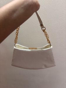 Chic White Shoulder Bag with Gold Chain