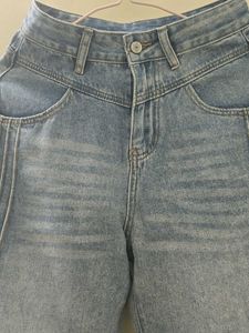 Light Wash Pleated Wide Leg Jeans