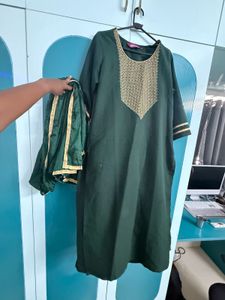 Elegant Green Kurta Set with Gold Embellishments
