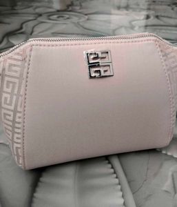 Givenchy Iconic Nude Pouch ❤️😍