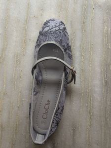 Elegant Grey Lace Ballet Flats *size 40*