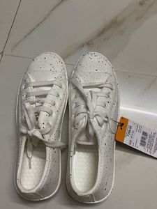 Women’s lace up shoes
