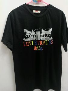 Levis Black T Shirt
