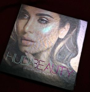 HUDA BEAUTY Desert Dusk Eyeshadow Palette