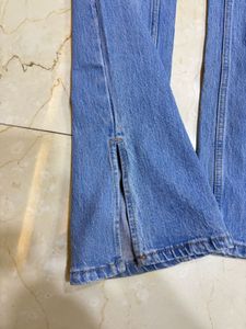 Bershka brand new Hight waist Light Wash Flared/be