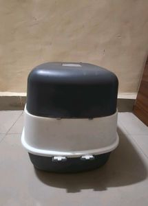 Enclosed Cat Litter Box