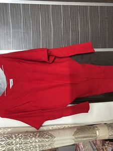 LONG RED SWEATER