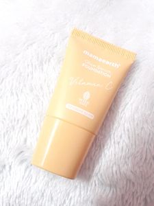 Mamaearth Glow Serum Foundation Mini Tube with Vit