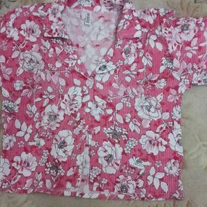 floral print shirt