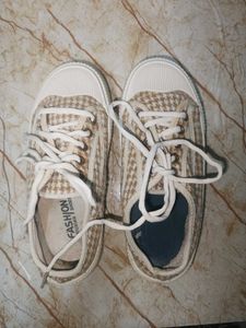 Houndstooth Print Lace-Up Sneakers