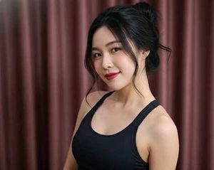 87.Stylish Black Sports Bra