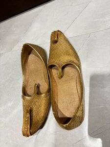 Golden Embellished Ethnic Juttis for MEN