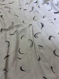 Chic White &amp; Black Abstract Print Top