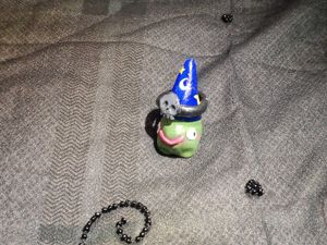 Frog desk buddy ring holder