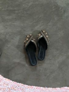 Embellished Juttis/Mojaris