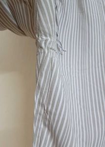 Grey Ikat Print Kurta with Tie-up Sleeves