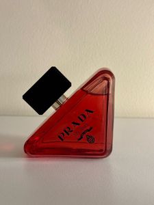 Prada Paradoxe radical essence