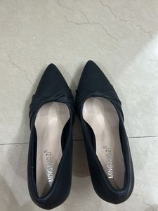 Elegant Black Pointed Toe Heels