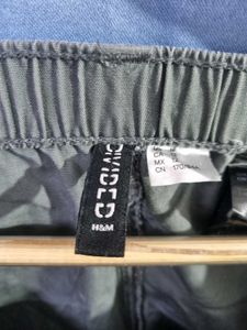 H&amp;M female Cropped Cargo Pants