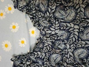 Stylish Paisley Print Crop Top