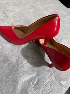 Red hill sandal