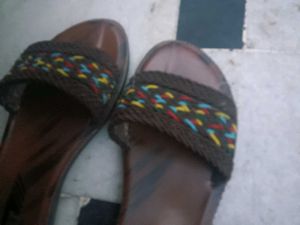 slippers / sliders