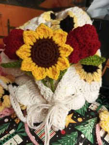 Crochet Sunflower &amp; Rose  bouquet  keycha