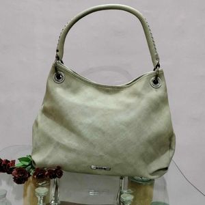 Chic Hobo Bag - Versatile Style