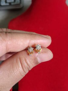 Elegant Diamond Stud Earrings gold