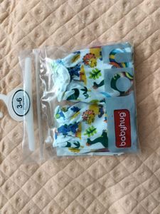 Babyhug Cute Cartoon Print mittens and socks (3-6